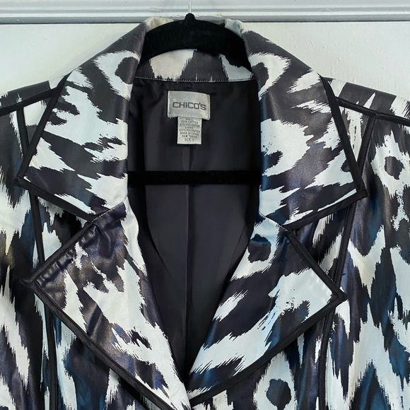 Chico's Black & White Ikat Print Blazer Single Breasted Pockets Chico’s Size 1. - Picture 8 of 10